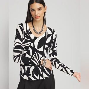 Chico's Black and White Abstract V-Neck Sweater